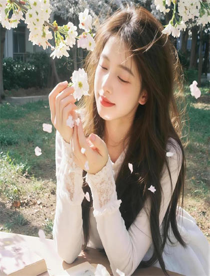 收视第一：那年那人那片花海美学价值分析：艺术美感与审美特征探讨